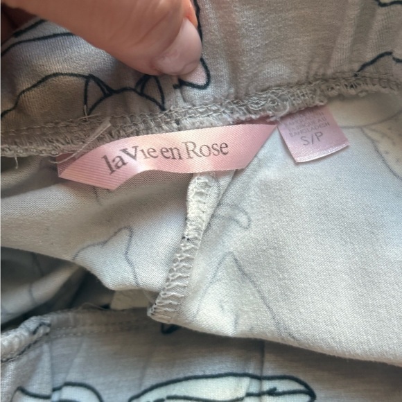 Size Small Pajamas with Cat Print in Gray and Pink  La Vie en Rose NWOT pockets - Picture 2 of 4